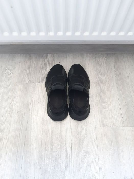Adidasi adidas marimea 42.5