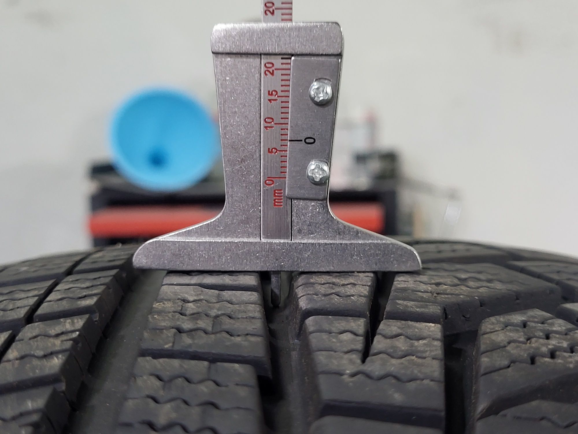 2 бр зимни 205/60/16 Hankook