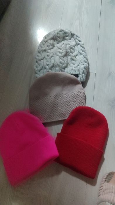 Продам шапки теплые