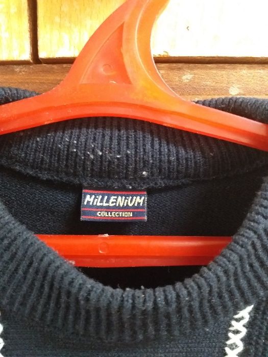 Продава мъжки пуловери на много изгодни цени