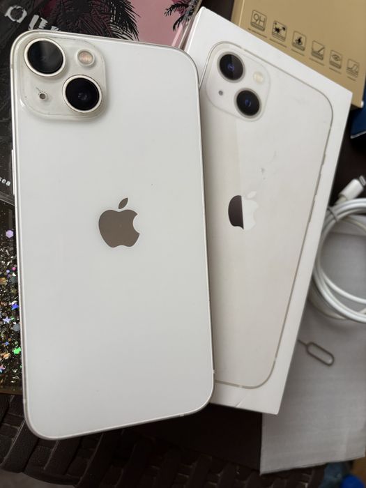 Продавам iPhone 13, 128GB + 15 кейса + 4 протектора