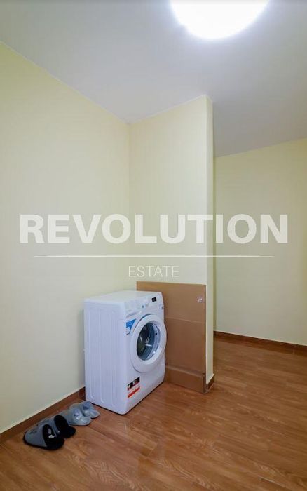 Тристаен апартамент в района на Възраждане 3!