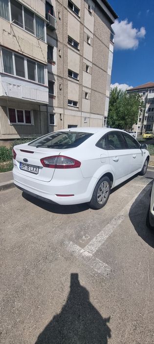 Autoturism Ford Mondeo