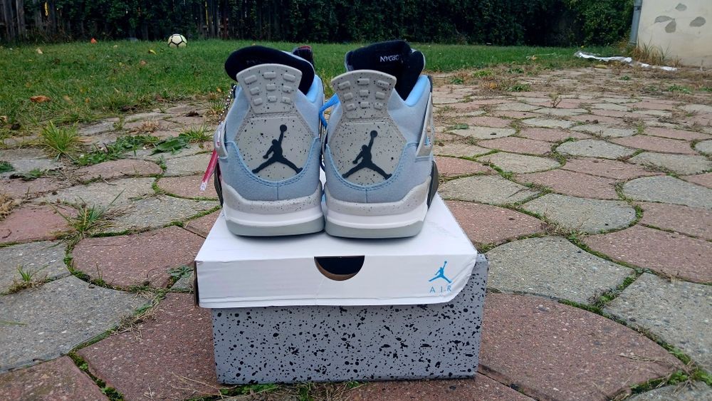 NOI ! JORDAN 4 University blue