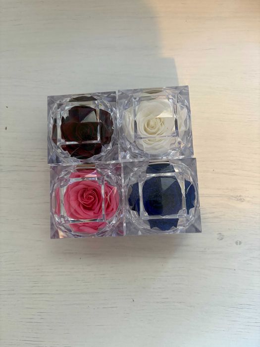 Вечна роза в кристална кутия