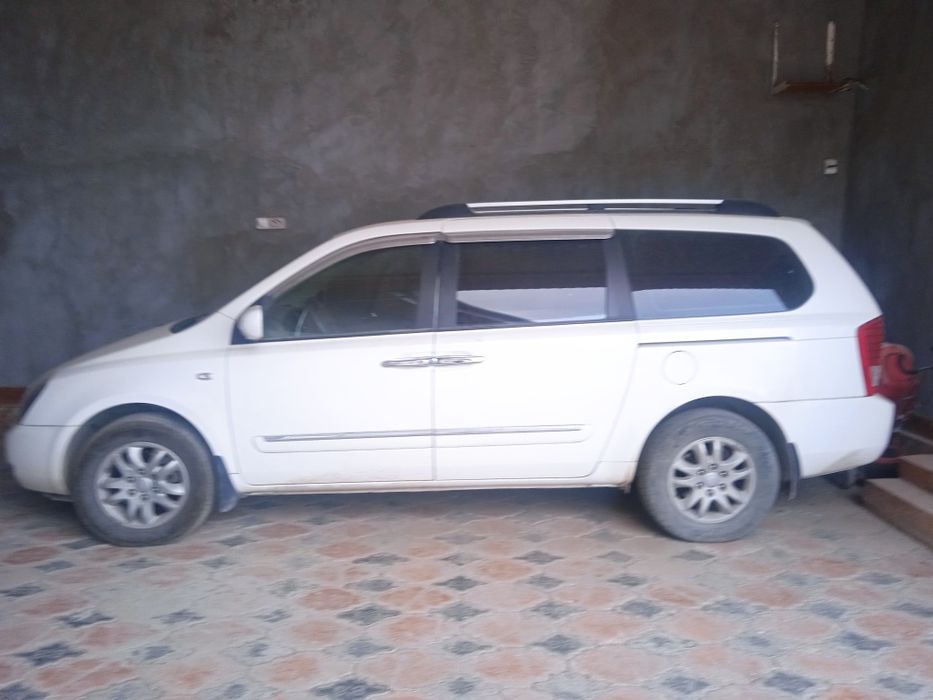 Kia karnaval sotiladi