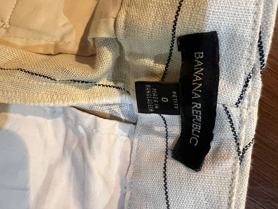 Banana Republic 
Ленени бермуди