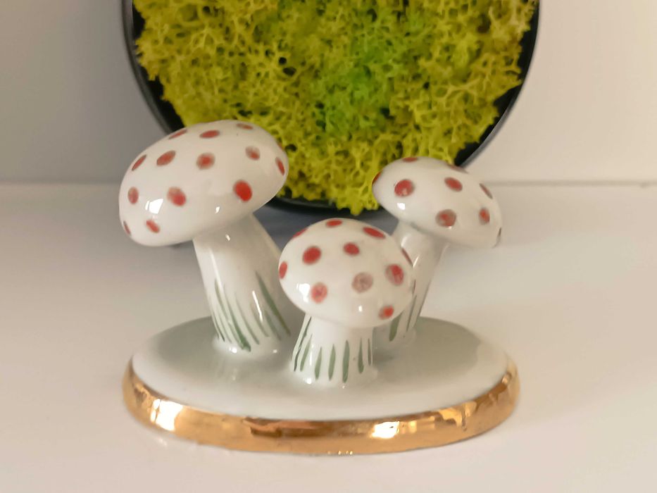 Българска, порцеланова фигурка