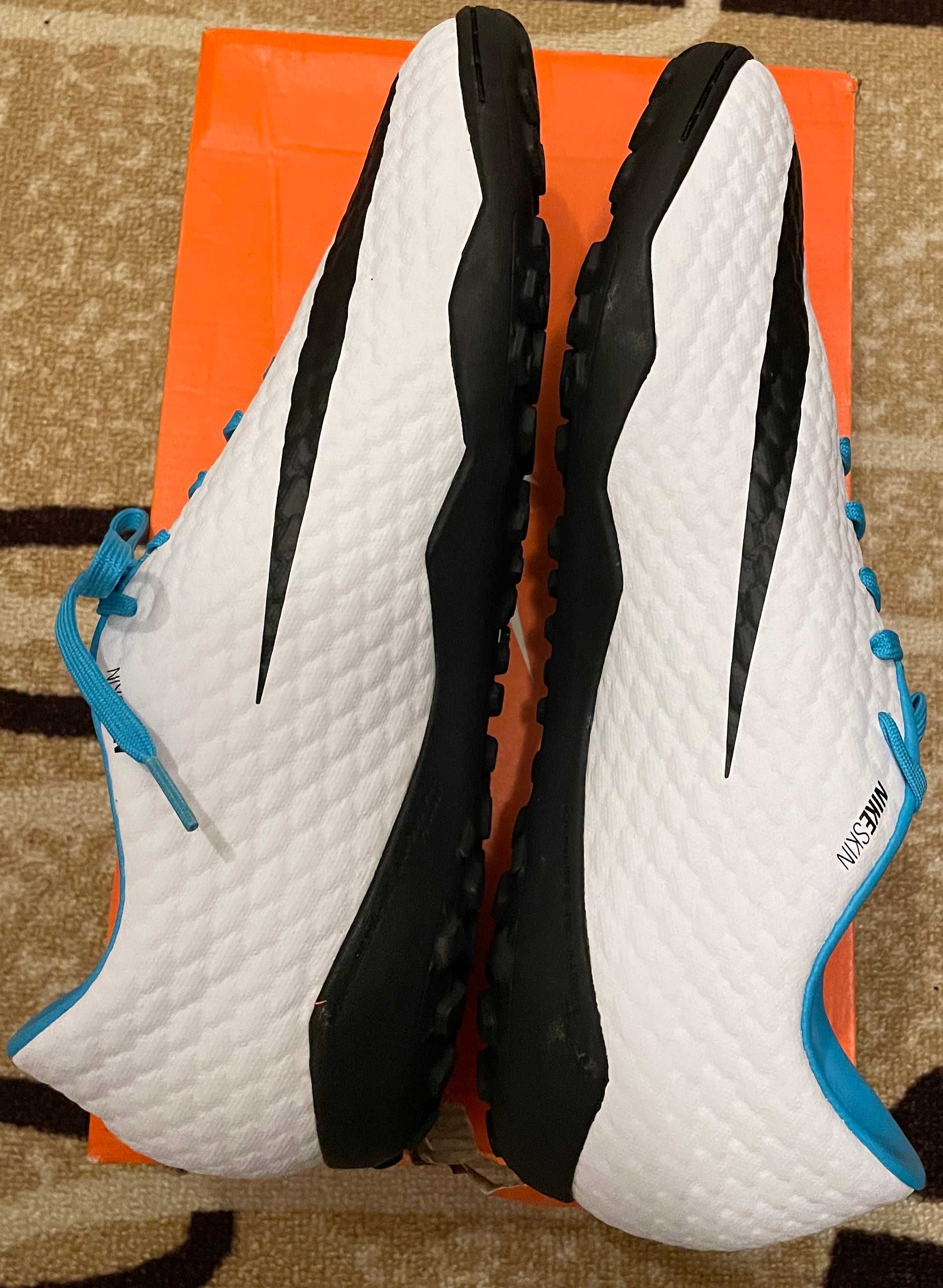 Нови футболни обувки Nike Hypervenomx Phelon III