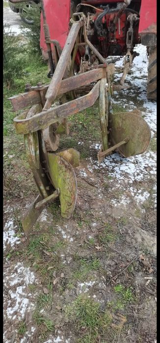 Vând plug cu 2 trupitâ.