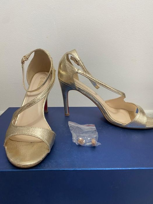 Продаётся женская обувь!