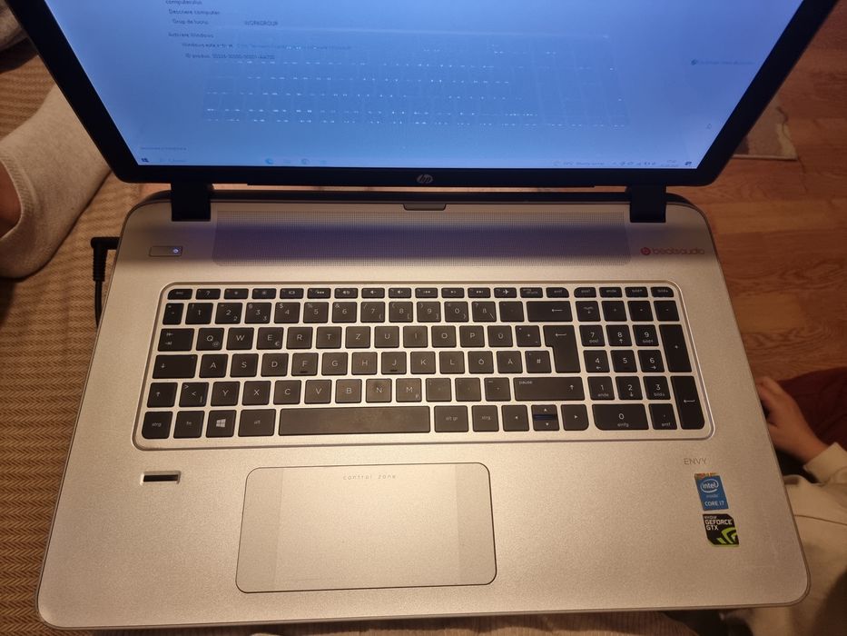 Laptop hp i7 vând