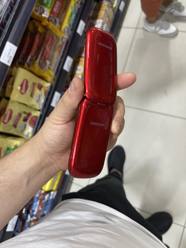 Samsung E-1272 yengi pachte iwlatilinmagan chetdan kegan zor turubdi