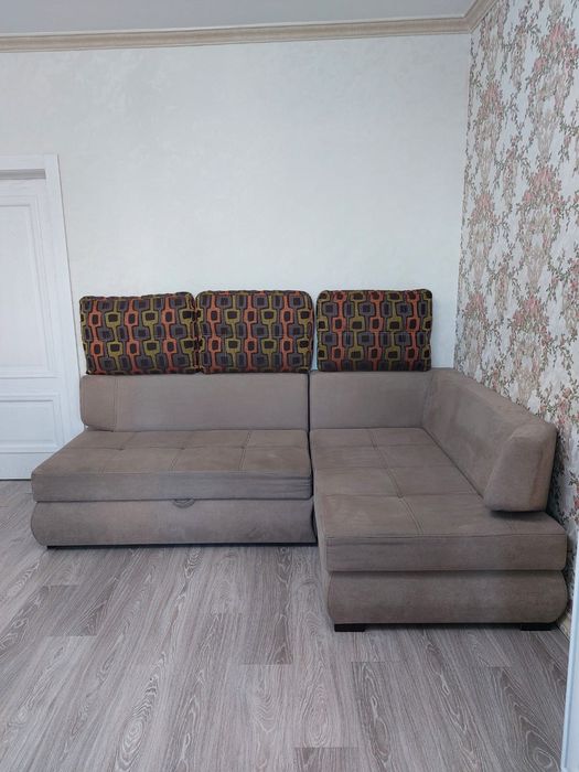 Диван раскладной в хорошем состоянии.