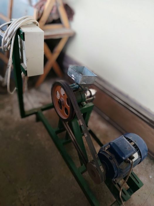 Ququruzni oporot sotiladi