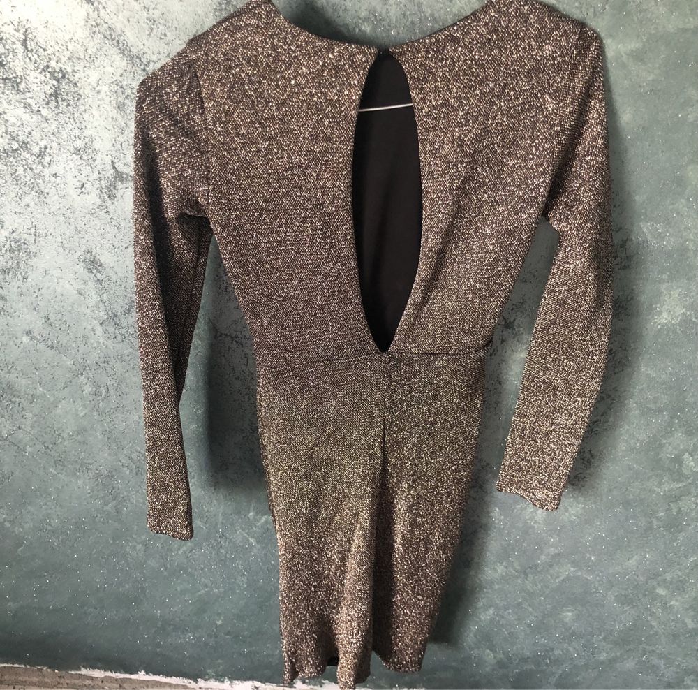 Rochie de seara cu sclipici.
