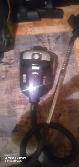 Пылесос марки Vitek, мощность 2200 ватт, мошный