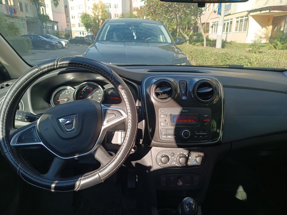 Vând Dacia Logan