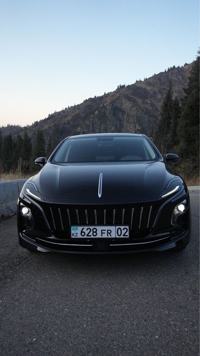 Hongqi E-QM5 — аренда бизнес-электромобиля от 17.000
