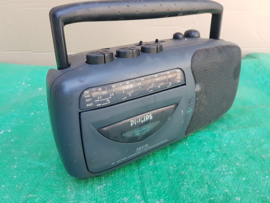 Radio Casetofon Philips  vechi model  AQ 4150, made in Holland