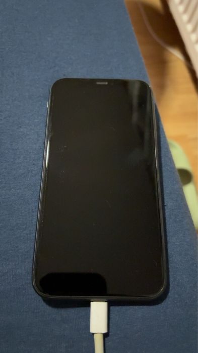 Phone 11 — 64GB — Negru — Stare excelentă, fără zgârieturi — 1.000 lei