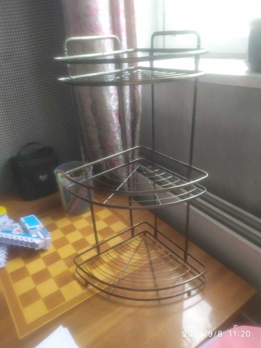 Угловая полочка для ванной