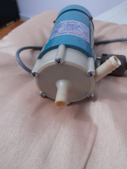Vînd pompa magnetică de recirculare