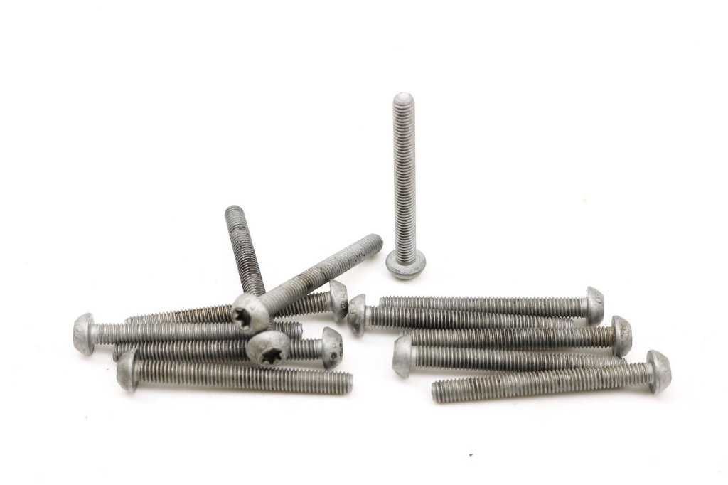 Set holsuruburi fixare plinte bucatarie 6M