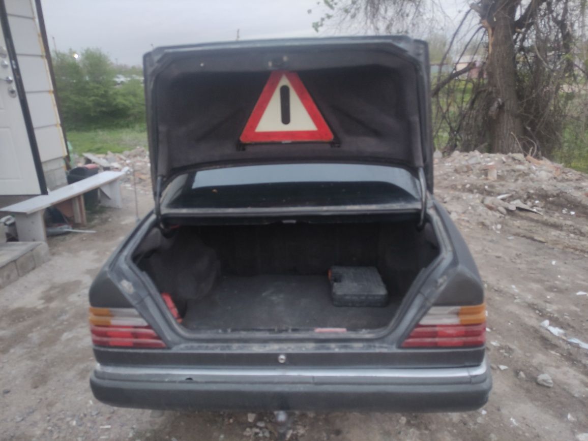 Mercedes W124 230