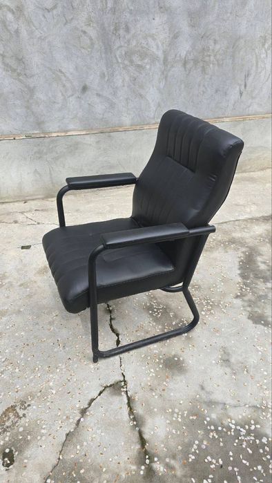 Stul karvon sotiladi