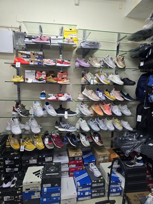 Стелажи за магазин