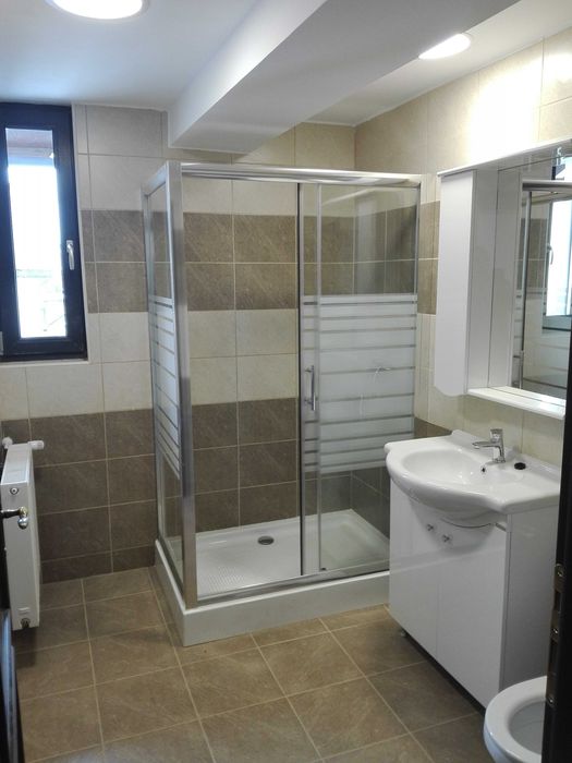 Apartament 4 camere de inchiriat, zona Sub Arini