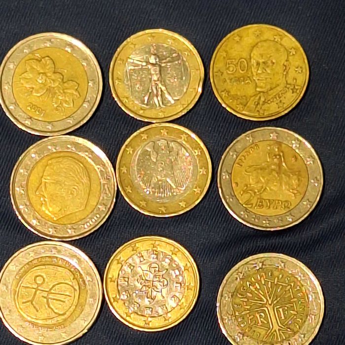 Различни евро монети