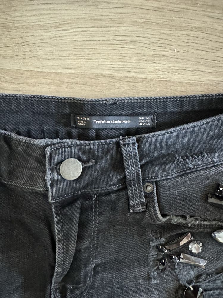 Pantaloni scurți Zara, nr. 34.