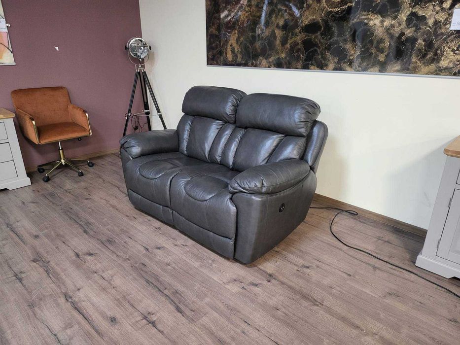 Сив кожен диван двойка с електрически релаксиращ механизъм