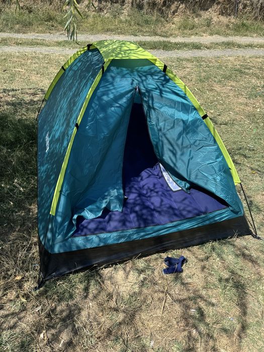 Vand cort cu saltea si perna pentru doua persoane!