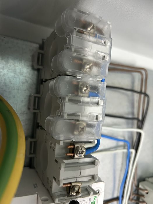 Продавам трифазен електромер с токови трансформатори