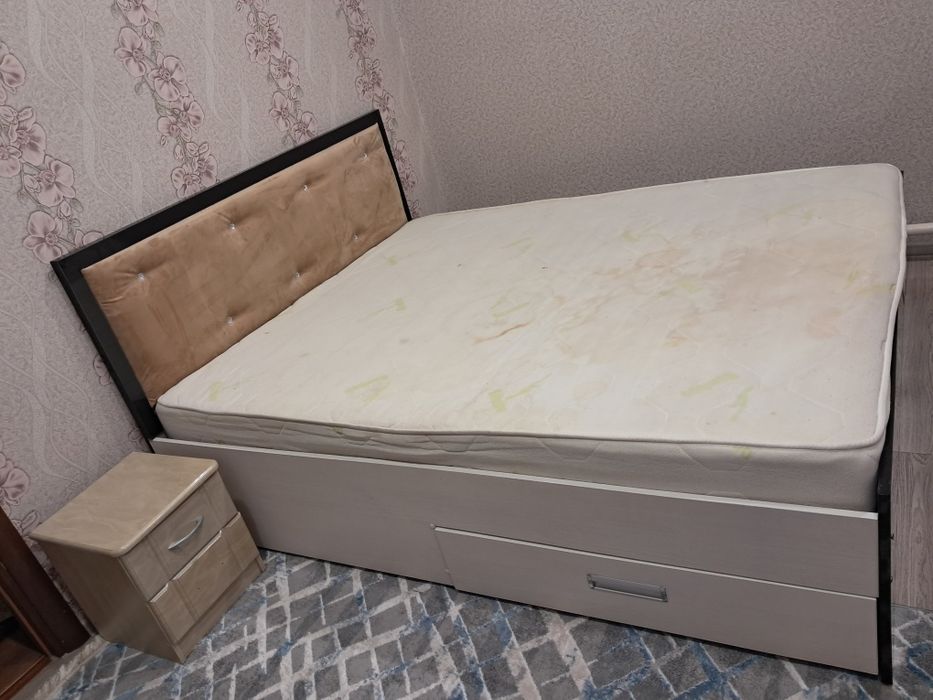 Продам кровать двух спальная.