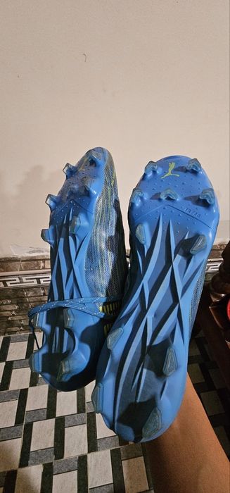 Butsi holati yaxshi 2   3 marta kiyilgan yangidan turibd... 42 razmer