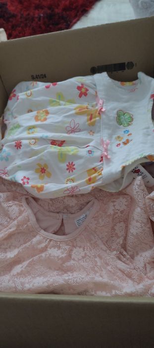 Donez hăinuțe fetița stare excelenta mărimile sunt 3,6 unele 6,9 luni