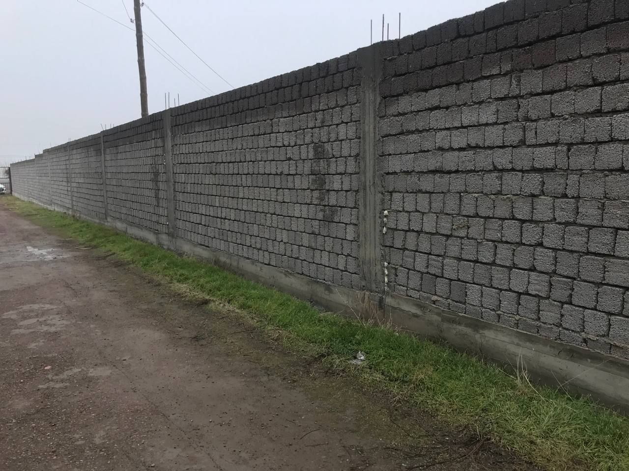 Нотурар жой ва бино ер сотилади 20 соток Nurafshonda 1 liniya