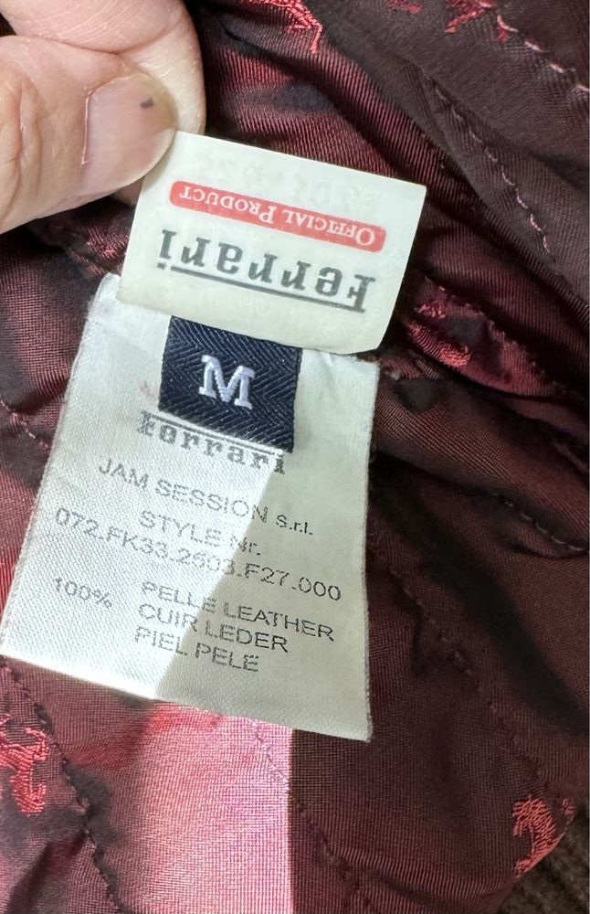 Jacheta piele matlasata marca Ferrari+ prosop Ferrari