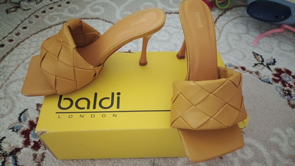 Продам женскую обувь