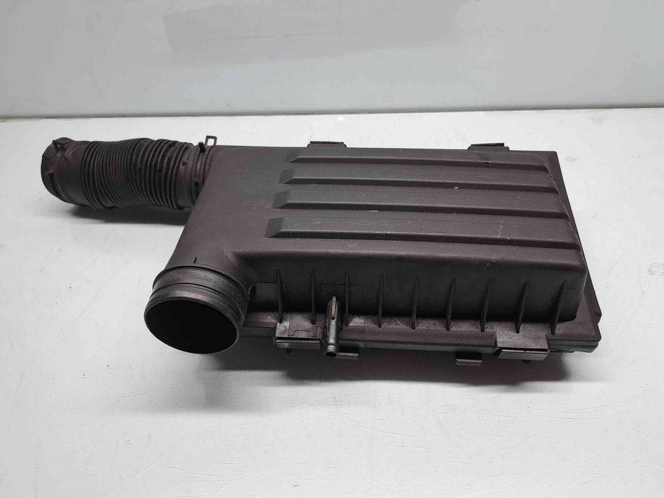 Carcasa filtru aer  AUDI A3 Sportback (8VS, 8VM) [Fabr 2013-prezent] 0