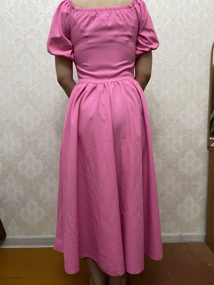 Платье розовое милое