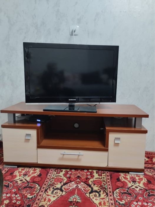 Продам ТВ тумбу напольную