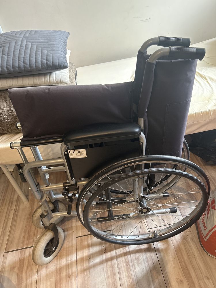 Механично болнично легло + инвалидна количка + стол за къпане и дюшек