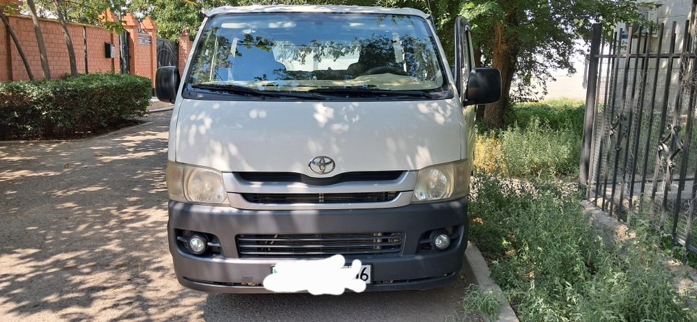 Аренда автобуса с водителем Toyota HIACE