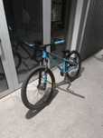 Cube flying circus dirt jumper
