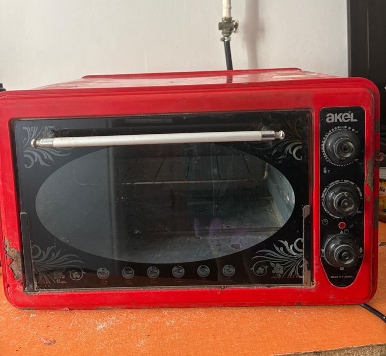 Әсел пеш сатылады. Жұмыс жасап тұр.